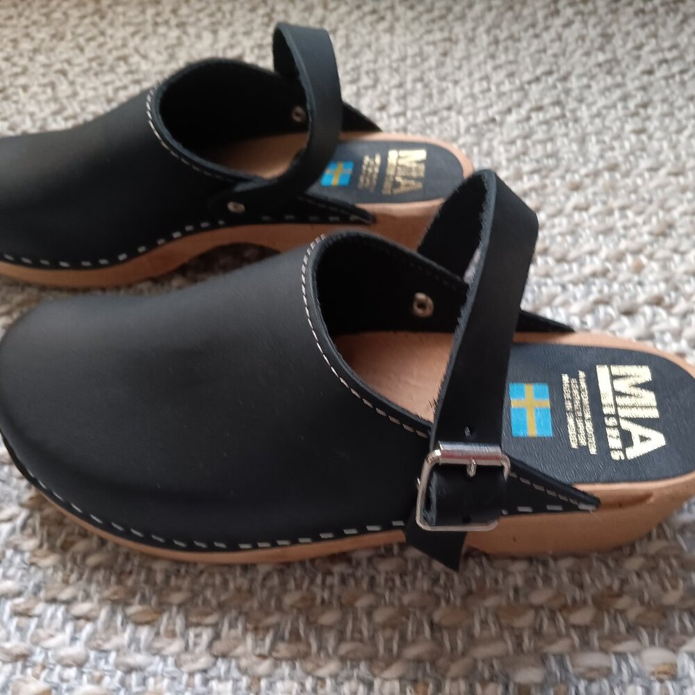 MIA Classic Clog in Black Leather (US 8.5/EU 39)